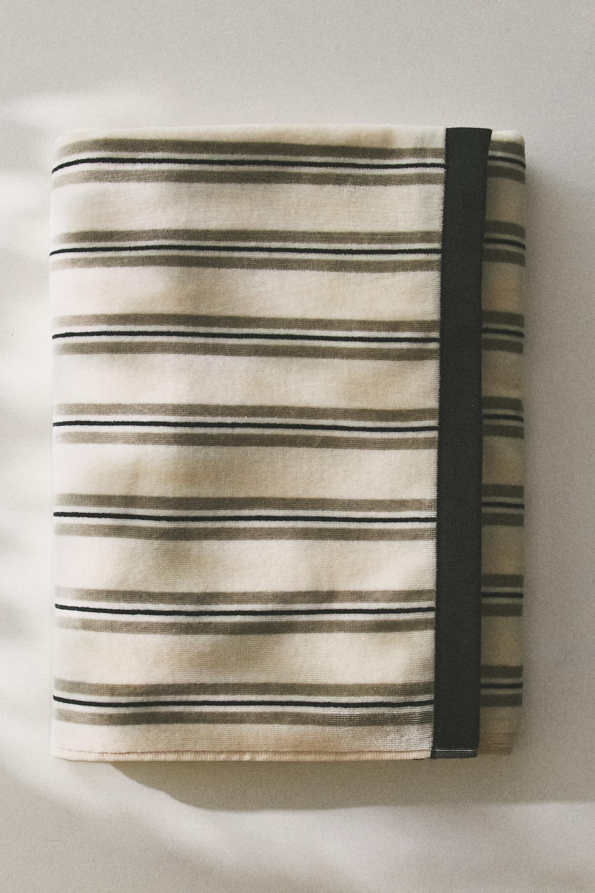 VELOUR BEACH TOWEL WITH COMBINED STRIPES